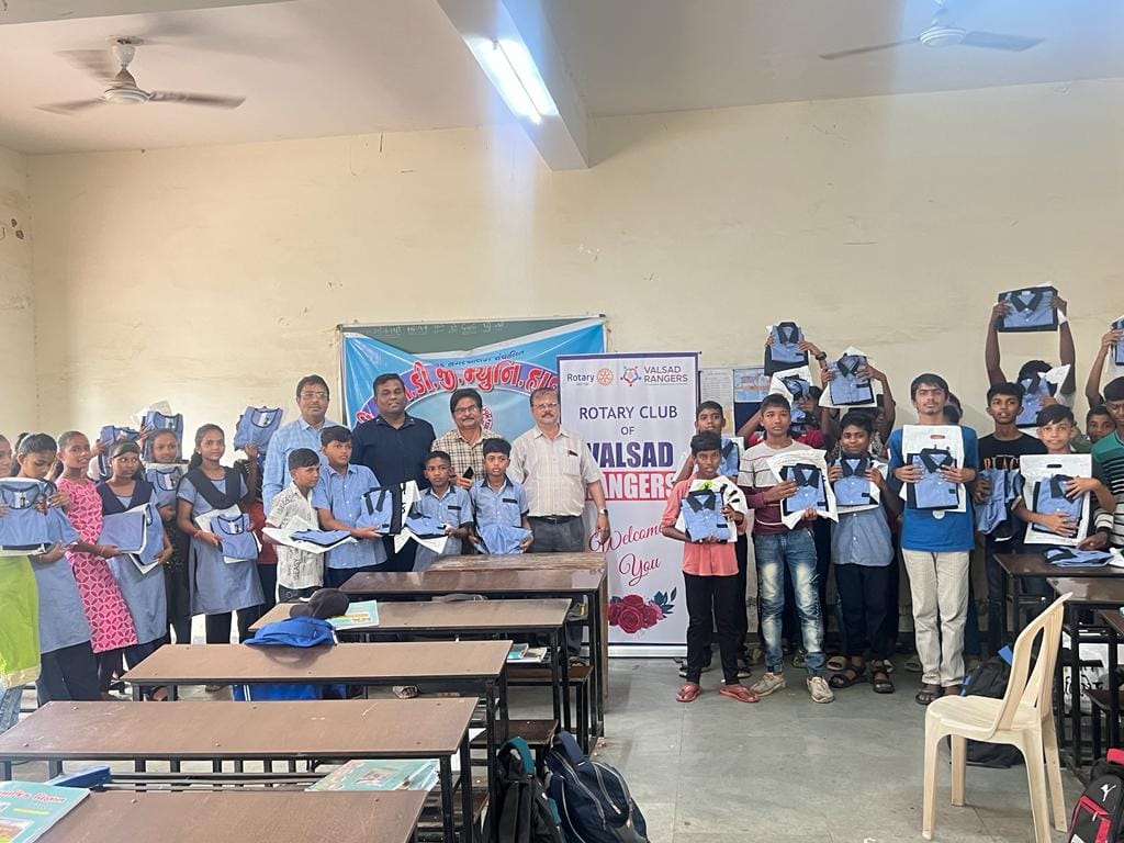 Distribution of School Uniforms - Rotary Valsad Rangers