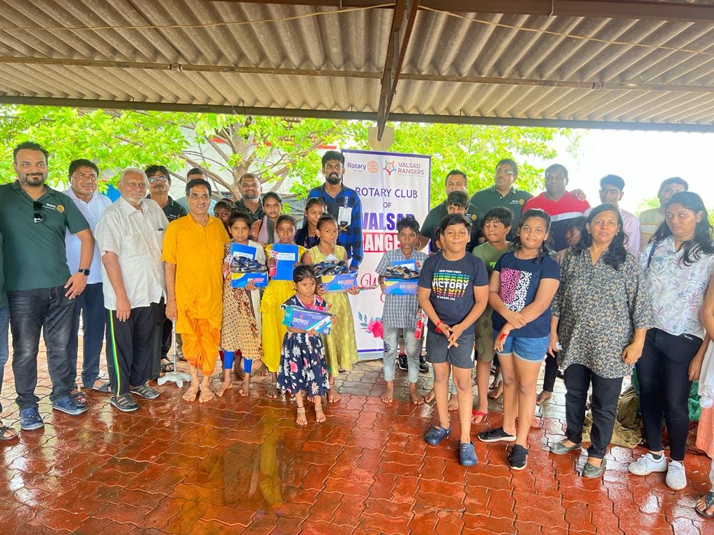 Distribution of School Accessories - Rotary Valsad Rangers